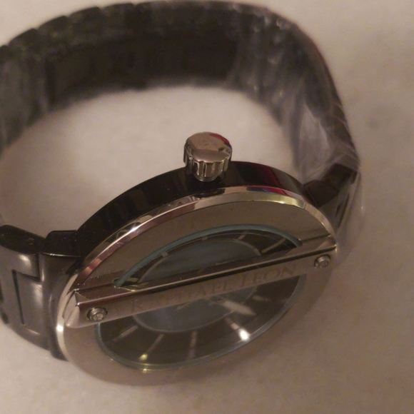 Watch raphael leon - Picture 3 of 3